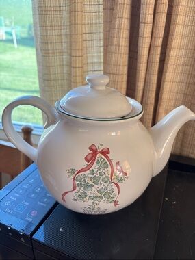 Corelle Coordinates, ceramic teapot
